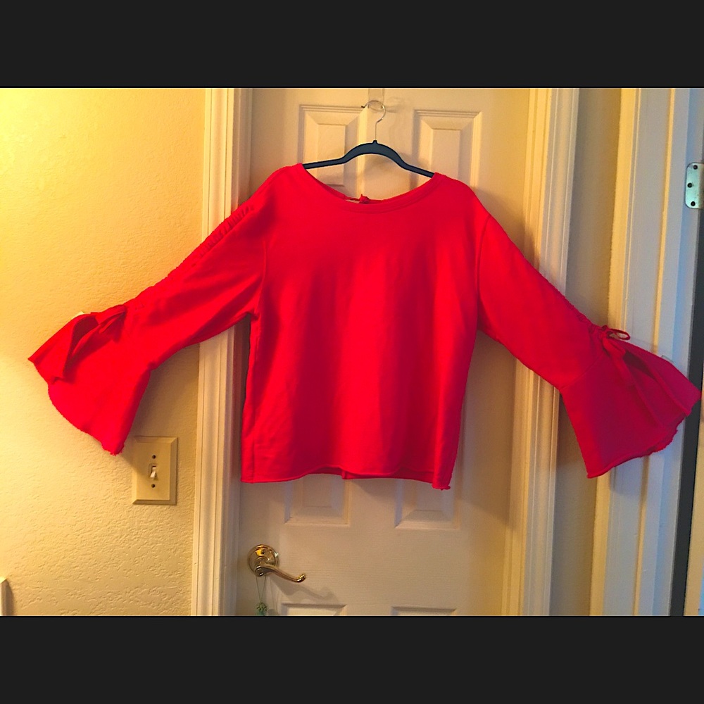 Pink sweatshirt. Detailed arms slotted belled cuff. Ribbon closure